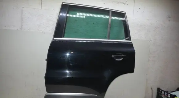 Volkswagen Tiguan Rear door 
