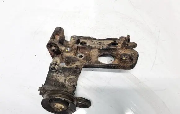 Ford Ranger Engine mounting bracket 8H04A
