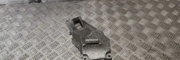 Mercedes-Benz CLS C218 X218 Engine mounting bracket A2782232404