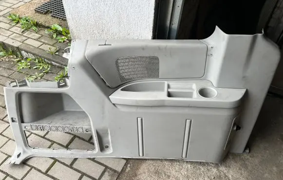 Trunk/boot side trim panel