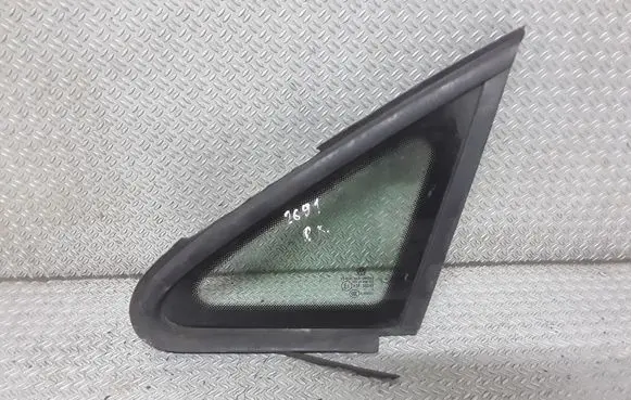 Volkswagen Golf Plus Front triangle window/glass 