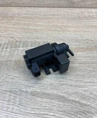 BMW 5 E60 E61 Turbo solenoid valve 70057903 7796634 1174