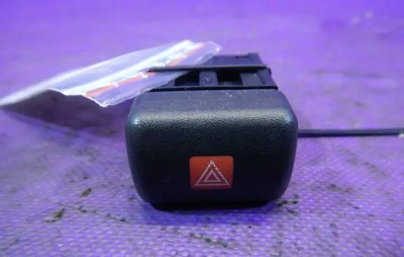 Opel Zafira A Hazard light switch 