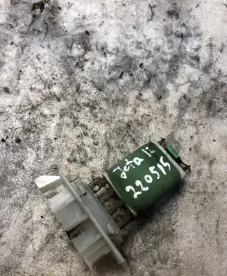 Volkswagen Jetta VI Heater blower fan relay 