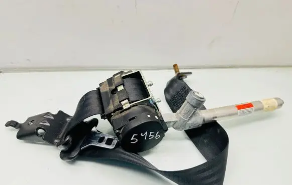 Volvo V70 Rear seatbelt 39821969