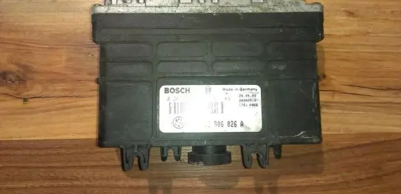 Volkswagen Golf III Engine control unit/module 0261200764