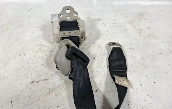 Toyota Corolla Verso AR10 Rear seatbelt H073811 H073901 7L2550
