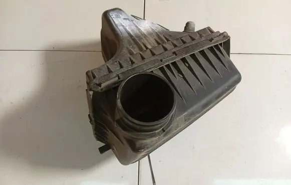 Dodge Magnum Air filter box 04591867AC