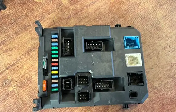 Peugeot 207 Comfort/convenience module 9664983380