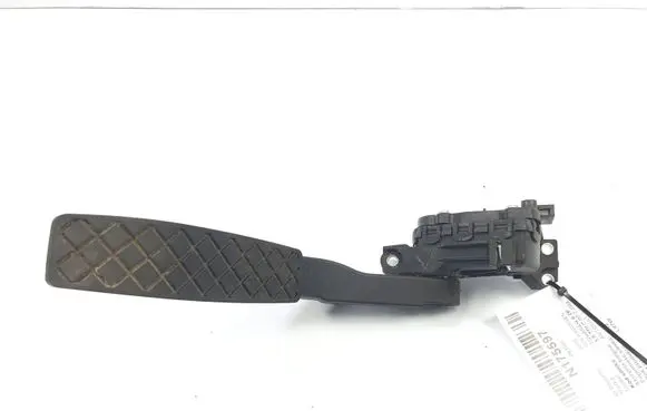 Volkswagen Touareg II Accelerator throttle pedal 7L0723507D