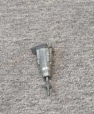 Volkswagen Golf VII Front door lock (next to the handle) 5G0837167 5G0837168