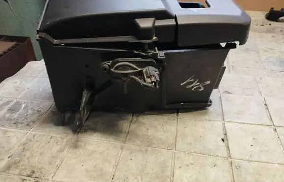 Volvo V50 Battery box tray 3M511079 30795183