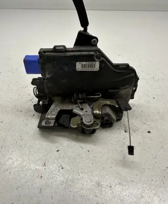 Seat Altea Rear door lock 7L0839015