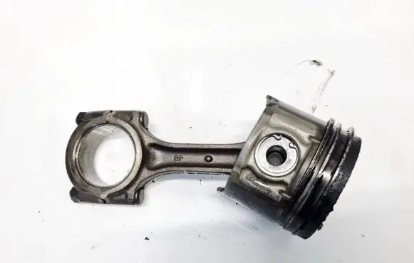 KIA Carnival Piston with connecting rod
