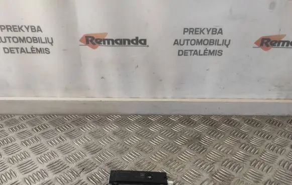 Mercedes-Benz A W176 Aerial antenna amplifier A1668200689