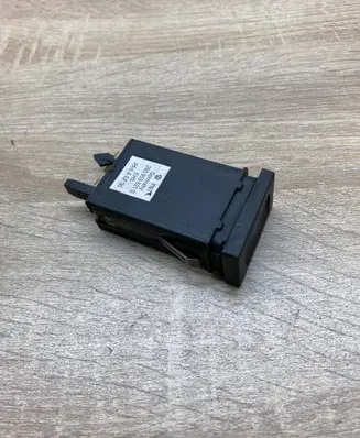 Volkswagen PASSAT B5.5 Windscreen/window heater switch 3B0959621D