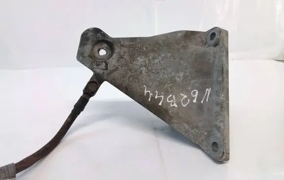 BMW 6 E63 E64 Engine mounting bracket 6761114