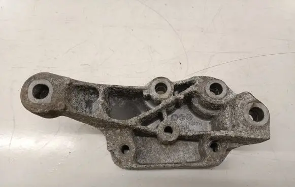 Opel Astra K Engine mounting bracket 13364007 326E76A