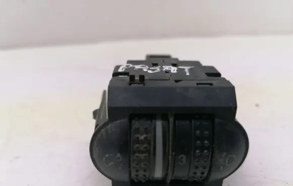 Volkswagen PASSAT B5 Headlight level height control switch 3B0941333C