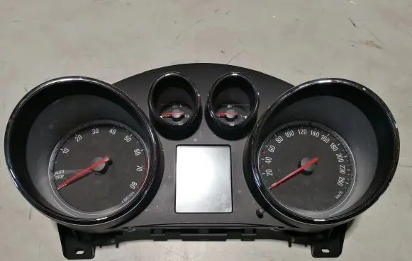 Opel Zafira C Speedometer (instrument cluster) 13374938