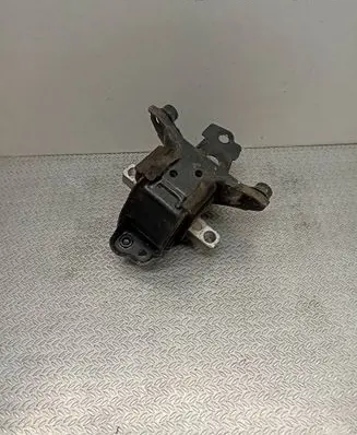 Volkswagen Polo IV 9N3 Engine mount bracket 6Q0199555