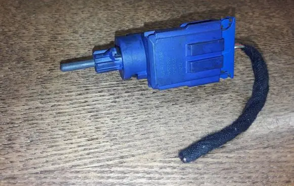 Volkswagen PASSAT B5.5 Brake pedal sensor switch 1J0927189E 19322002
