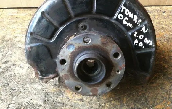 Volkswagen Touran I Front wheel hub