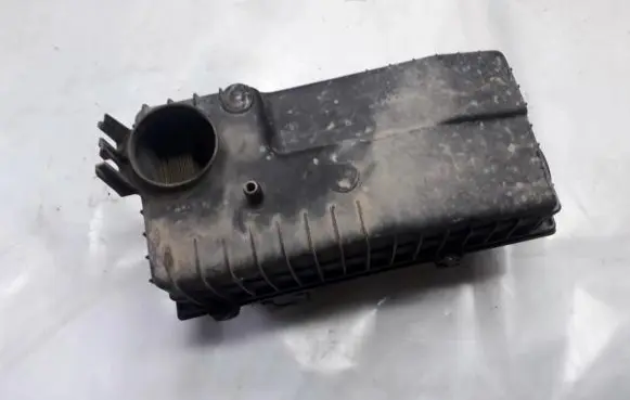 Peugeot 406 Air filter box