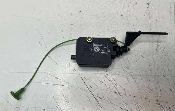 BMW 7 E65 E66 Fuel tank cap lock 6923972 PA66GF25 406204312