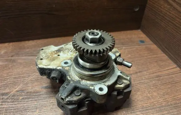 Mercedes-Benz Vito Viano W639 Fuel injection high pressure pump A6420700501 6420700501