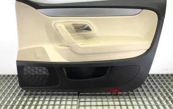 Volkswagen PASSAT CC Front door card panel trim