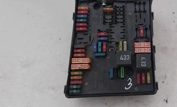 Volkswagen Touran I Fuse box set 1K0937804B 1K0937808 1K0937800G