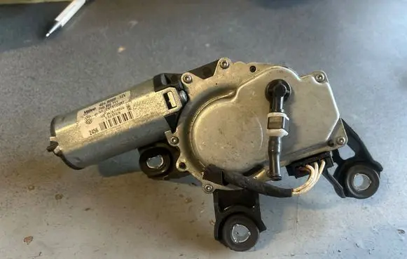 Volkswagen Multivan T5 Rear window wiper motor 7H0955711 404808B 347674906