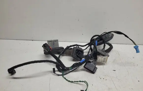 Land Rover Discovery 4 - LR4 Rear door wiring loom 273815310