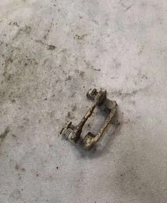 Toyota Corolla Verso E121 Brake caliper pad carrier rear 