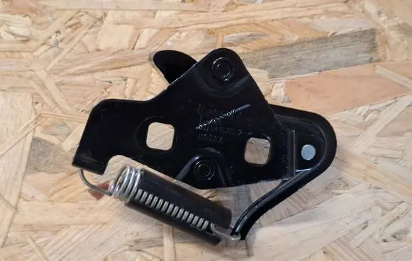 Ford Mustang VI Loading door lock loop/hook striker 6354404B12