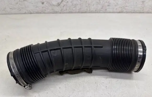 Volvo XC70 Air intake hose/pipe 6898050
