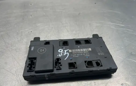 Mercedes-Benz CLK A209 C209 Door control unit/module 2098202026