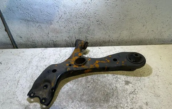 Toyota Auris E180 Front lower control arm/wishbone