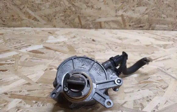 BMW 7 F01 F02 F03 F04 Vacuum pump 860597601