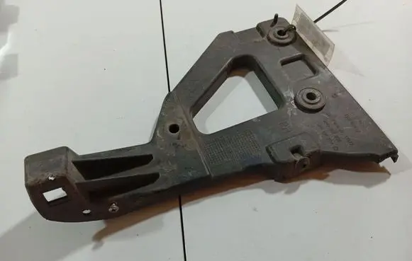Front bumper mounting bracket