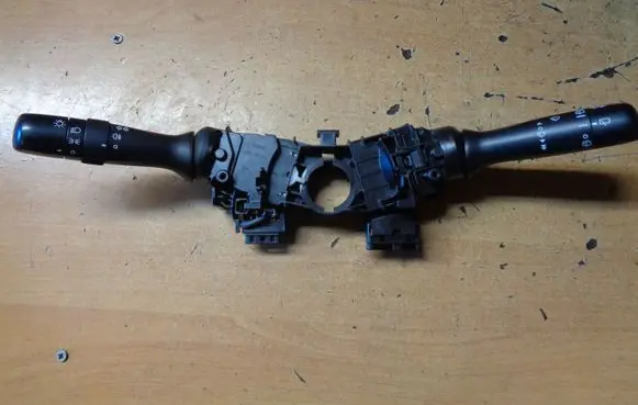 Toyota Yaris Indicator stalk 17F612