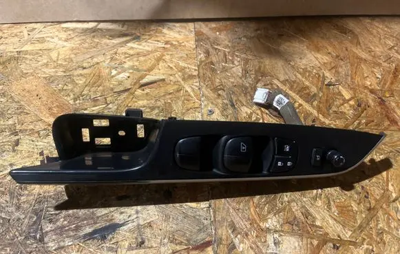 Nissan Navara D23 Electric window control switch