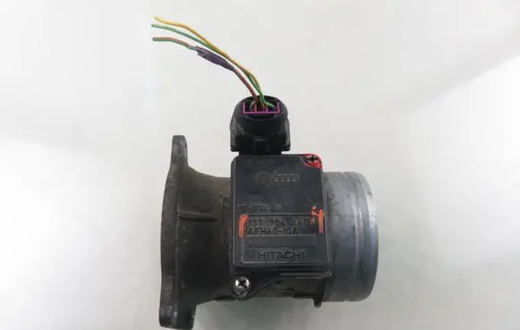 Audi A4 S4 B5 8D Mass air flow meter AFH6010A 037906461B