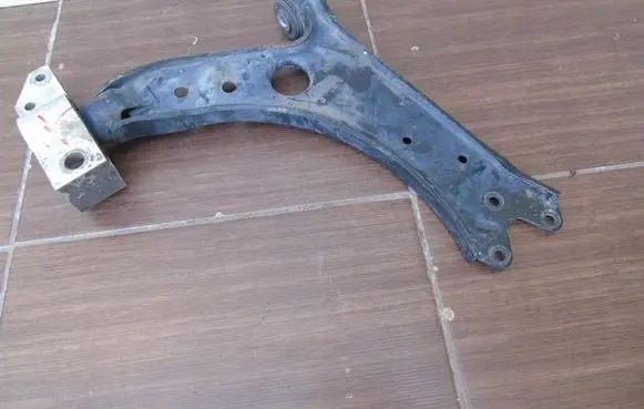 Volkswagen Golf V Front lower control arm/wishbone 1K0407198B