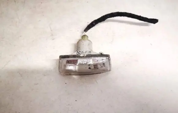 Opel Astra H Front fender indicator light 13252455