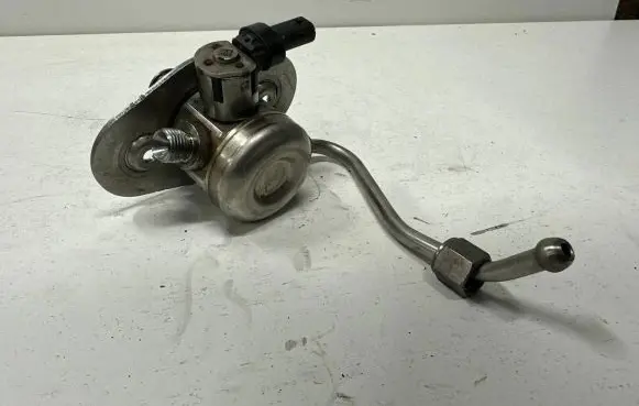 BMW 3 F30 F35 F31 Fuel injection high pressure pump 7642466 0632988
