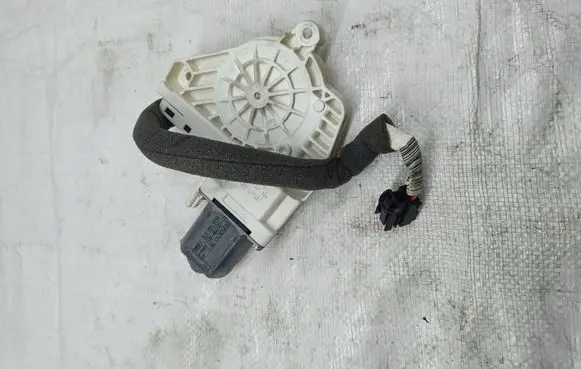Skoda Yeti (5L) Rear door window regulator motor 5L0959811A 12420260262 1101A66102110
