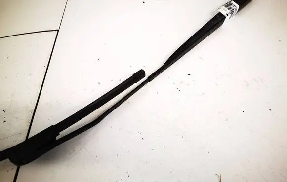 Nissan Note (E11) Front wiper blade arm