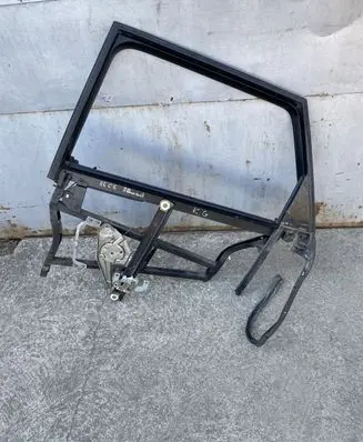 Rear door manual window regulator